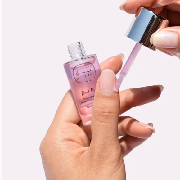 (3/30$) Le petit macaron, Rosé Kiss - Nail & Cuticle Oil - Picture 2 of 3